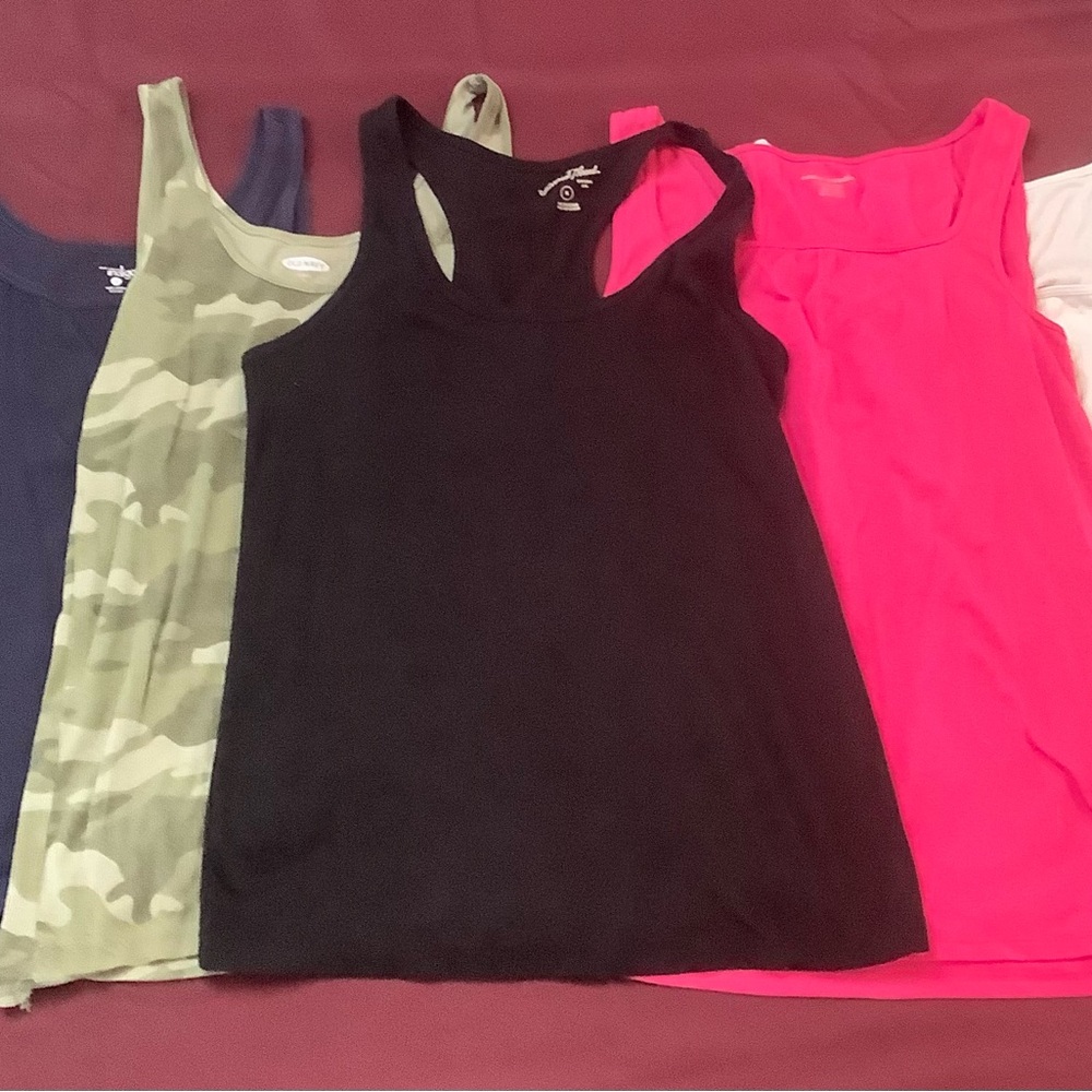 EUC Lot of women’s tank tops sizes L and XL